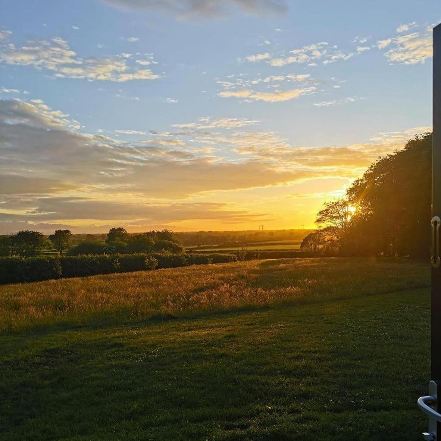 Отель Thornfield Farm Luxury Glamping Pods, The Dark Hedges, Ballycastle Stranocum Экстерьер фото